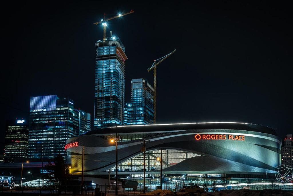 Vibrant Modern Oasis - Free Parking, Netflix, Fast Wi-Fi - Long Stays Welcome Edmonton Buitenkant foto
