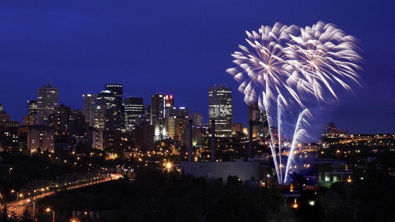 Vibrant Modern Oasis - Free Parking, Netflix, Fast Wi-Fi - Long Stays Welcome Edmonton Buitenkant foto