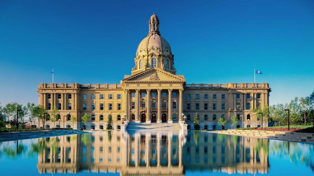 Vibrant Modern Oasis - Free Parking, Netflix, Fast Wi-Fi - Long Stays Welcome Edmonton Buitenkant foto